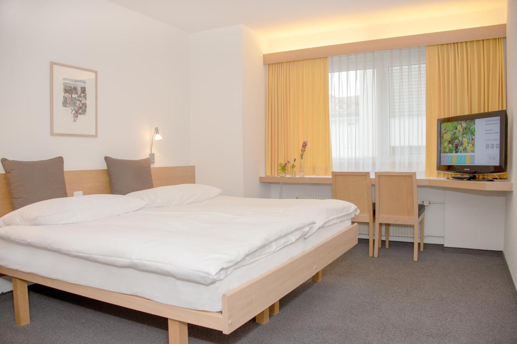 Hotel Weiss Kreuz トゥージス エクステリア 写真