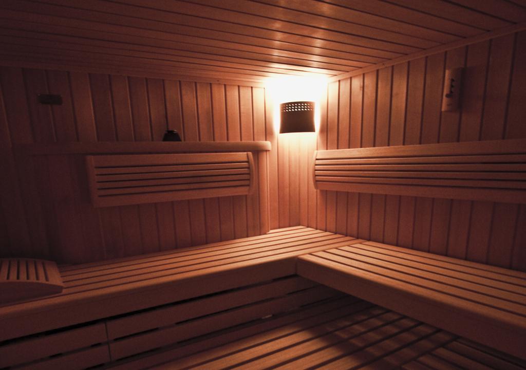 Hotel Weiss Kreuz トゥージス エクステリア 写真