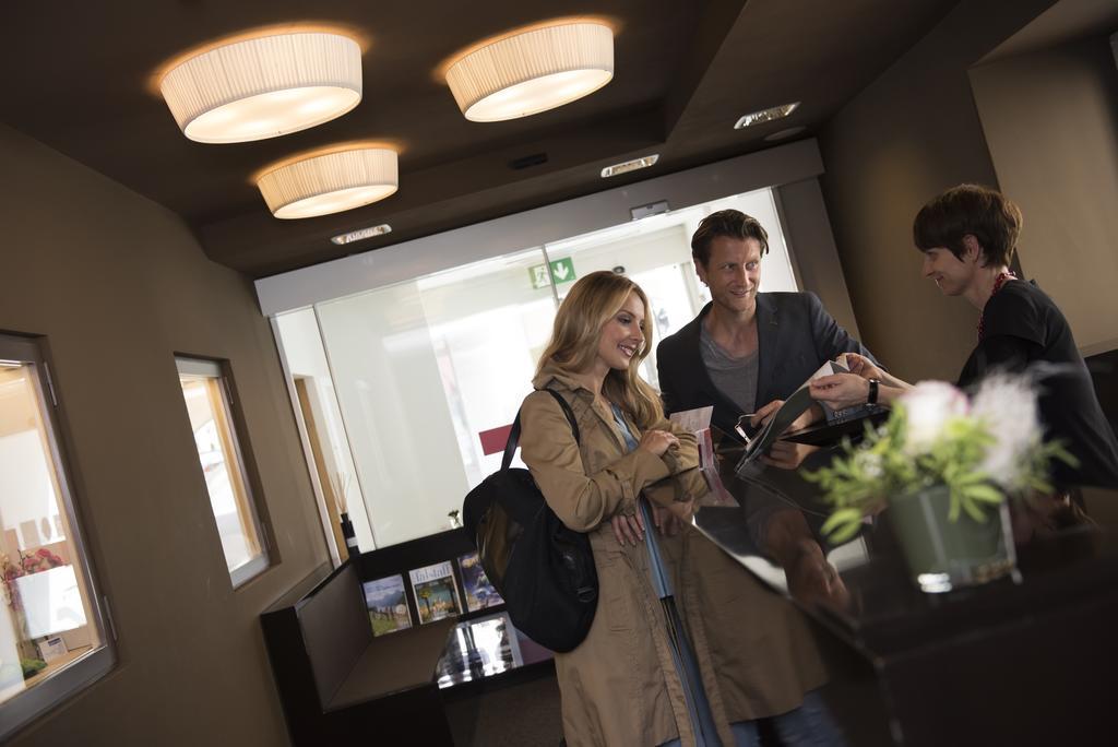 Hotel Weiss Kreuz トゥージス エクステリア 写真