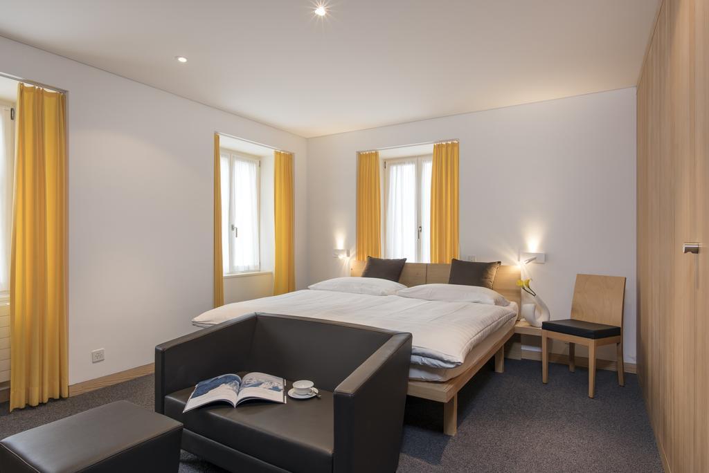 Hotel Weiss Kreuz トゥージス 部屋 写真
