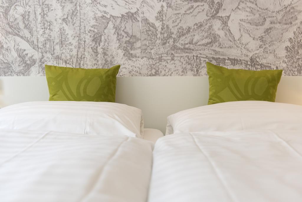 Hotel Weiss Kreuz トゥージス 部屋 写真