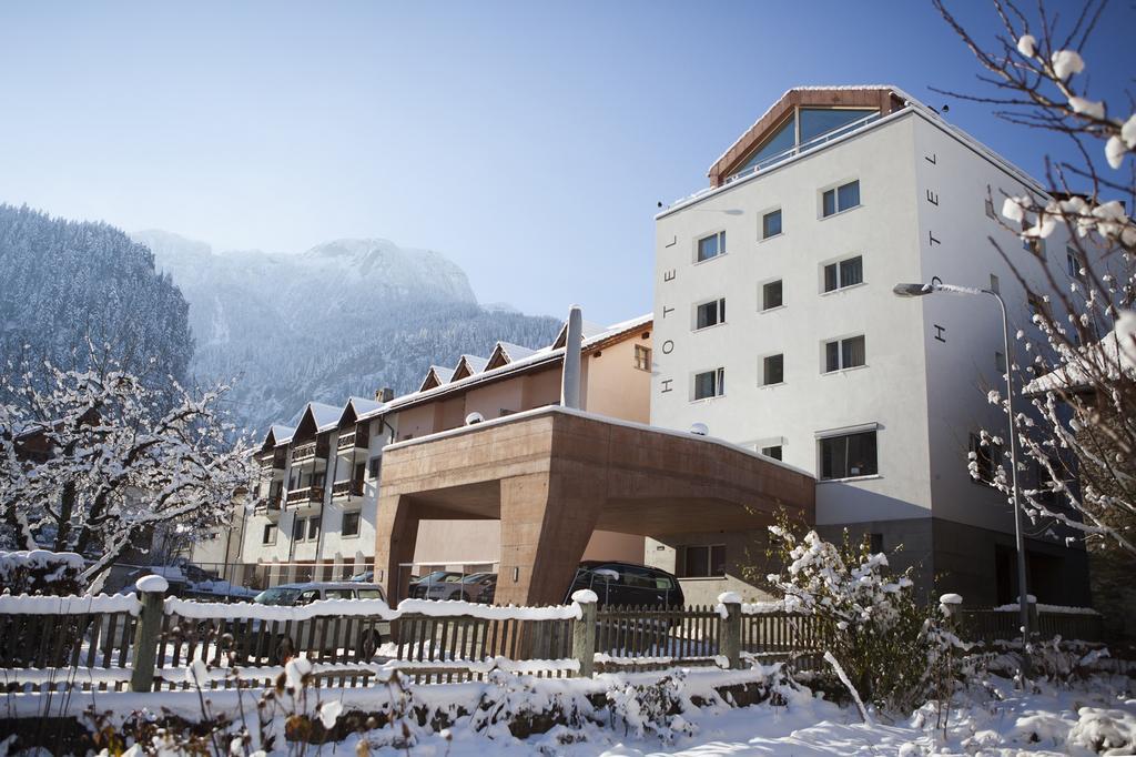Hotel Weiss Kreuz トゥージス エクステリア 写真